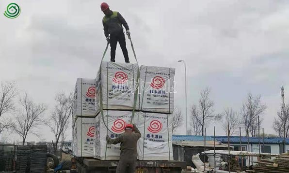 重慶_石家莊工地建筑模板木方到貨卸車